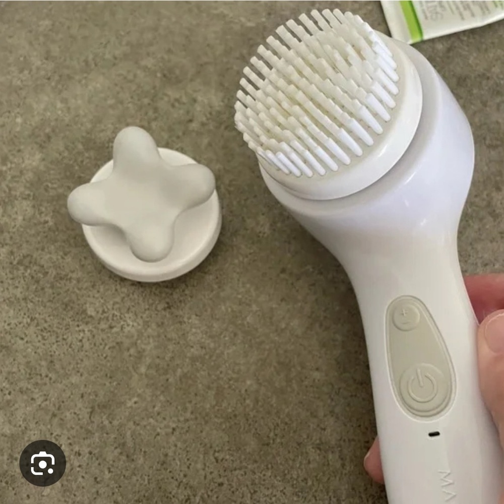 Mary Kay White Facial Cleansing Brush - Picture 2 of 3